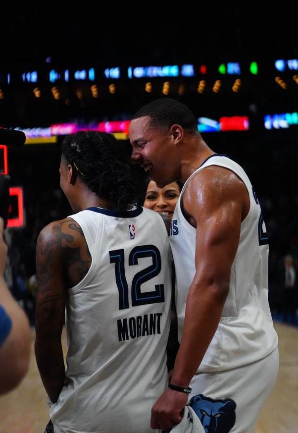 赛后夏洛特黄蜂更衣室发声——CBA季后赛节点到来；气氛紧张；临场指挥获称赞的简单介绍