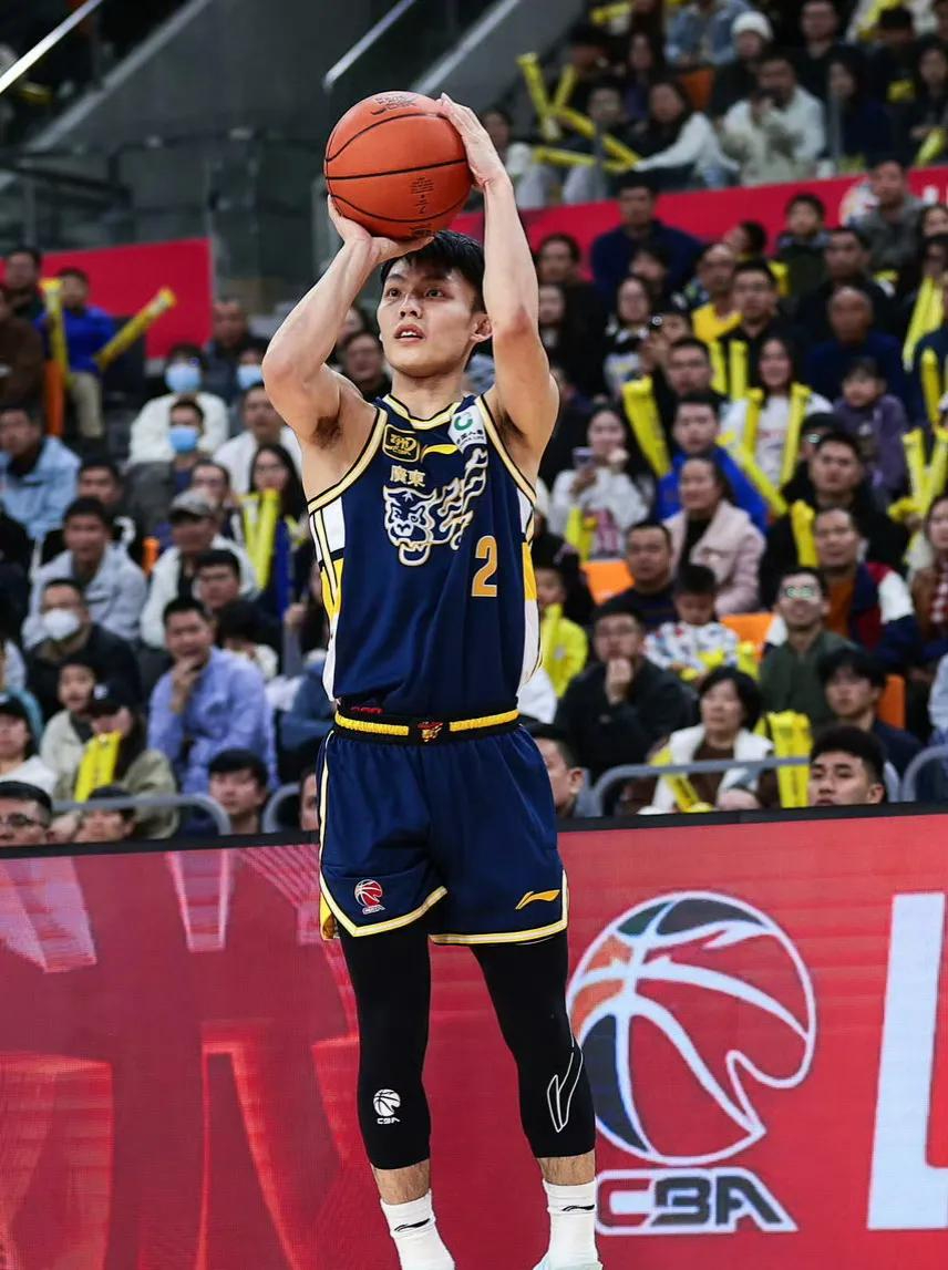 关于窗口期广州队备战德国杯,遗憾出局细节曝光,态度坚定,年轻球员得到机会的信息 关于窗口期广州队备战德国杯,遗憾出局细节曝光,态度坚定,年轻球员得到机会的信息