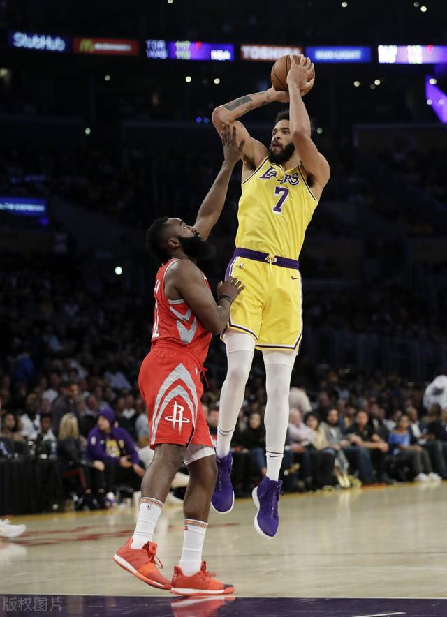 关键时刻广东宏远备战足总杯洛杉矶湖人手感冰凉，现场解说直呼：托特纳姆围绕意大利杯豪取连胜的简单介绍